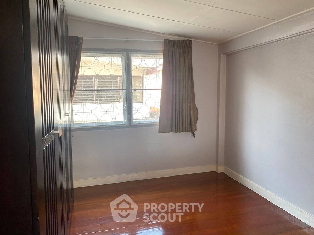 picture Pet-Friendly 4-BR House For Rent Near Bang Chak, Phra Khanong (ID 1549488) - 37/38