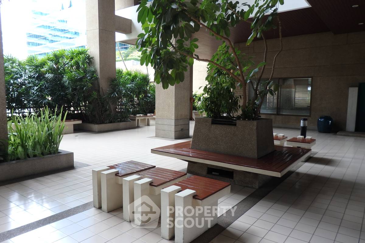 picture High-Floor 2-BR 150 Sqm At Asoke Tower Near MRT Phetchaburi (ID 883344) - 1/4