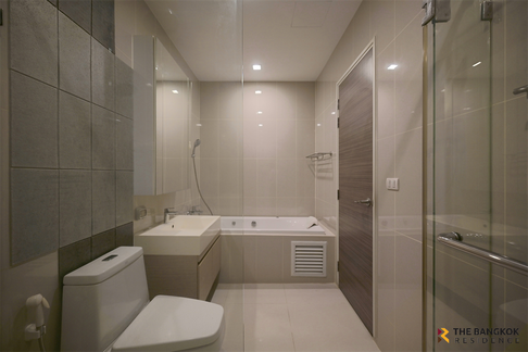 Q Asoke near MRT Phetchaburi Station High-potential Location, Not as Expensive as You Think