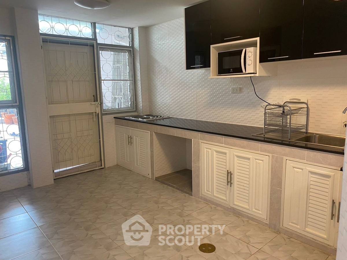picture Pet-Friendly 4-BR House For Rent Near Bang Chak, Phra Khanong (ID 1549488) - 23/38