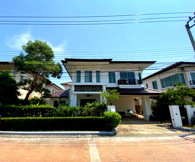 เช่าบ้านเดี่ยว วิทยาลัยพณิชยการบางนา : RS7276 ให้เช่า บ้านเดี่ยว The Centro สุขุมวิท 113 บ้านแปลงสวยหน้าสวนและสระว่ายน้ำ ส่วนตัว ใกล้ BTS แบริ่ง