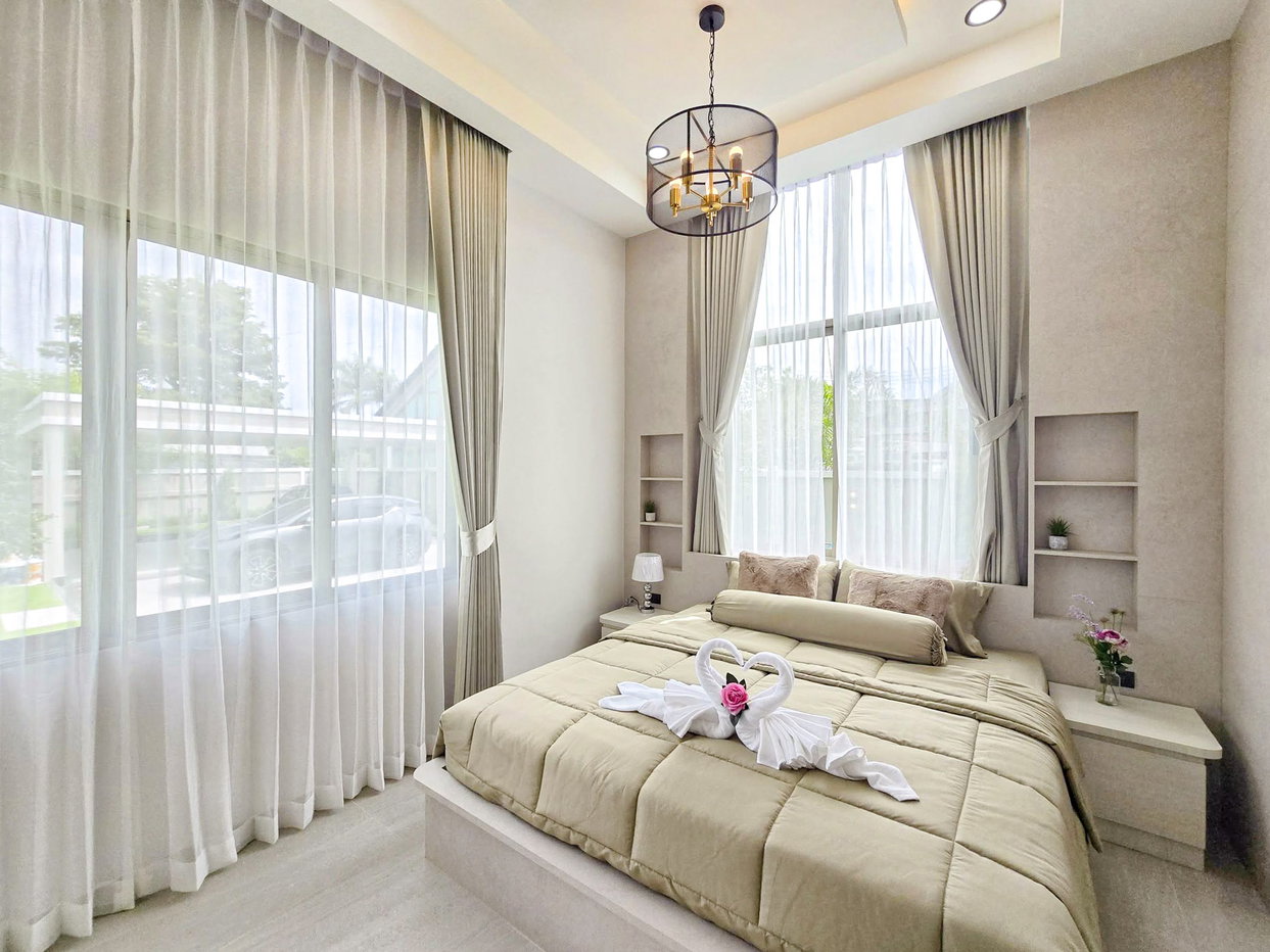 รูป High End Pool Villa for Sale East Pattaya 4 Bed Private Pool - รูปที่ 9/21