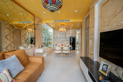 Noble Ploenchit near BTS Phloen Chit