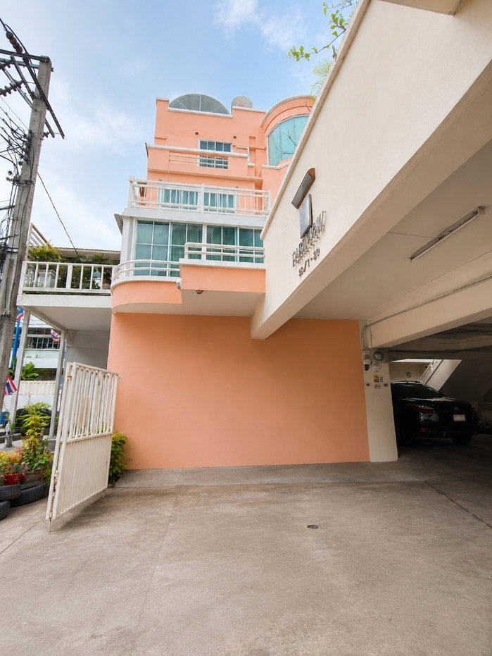 รูป For Rent (ให้เช่า) อาคาร4ชั้นเล่นระดับที่หายาก ซื้อพักอาศัย หรือ เปิดกิจการ ในพื้นที่นี้ พร้อมเฟอร์นิเจอร์ +แอร์ติดตั้งทุกห้อง พร้อมอยู่ - รูปที่ 13/34