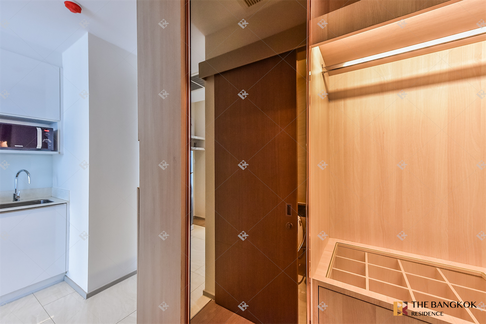 Ashton Silom near BTS Chong Nonsi Room available, great price