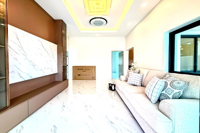 Houses for sale Bang Lamung Chonburi : Stylish Pool House for Sale Naklua North Pattaya 3 Bedroom