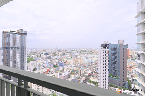 Location Near Employment, Surrounded by Lifestyles RHYTHM Ratchada-Huaikhwang near MRT Huai Khwang Station
