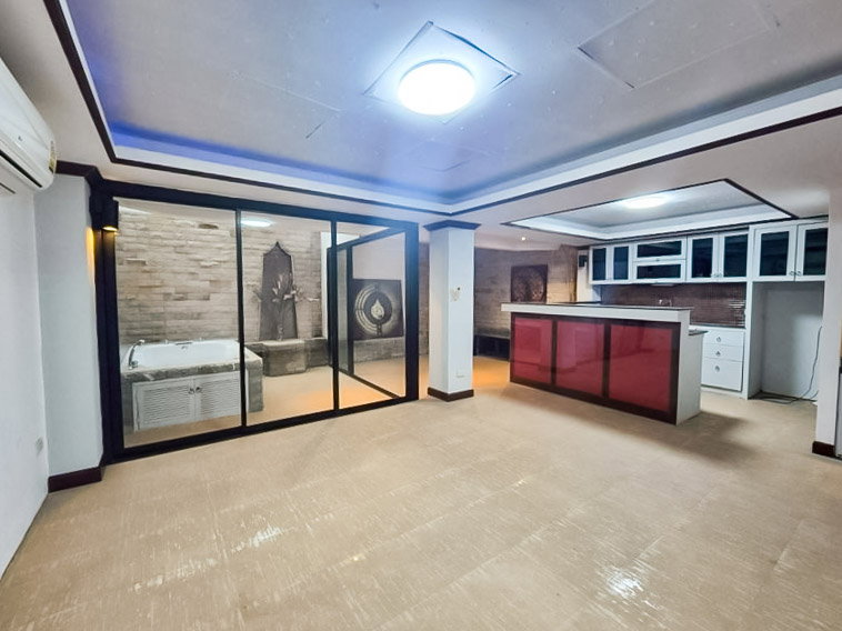 รูป Beachfront Townhouse for Sale Dongtan Beach Pattaya - รูปที่ 9/15
