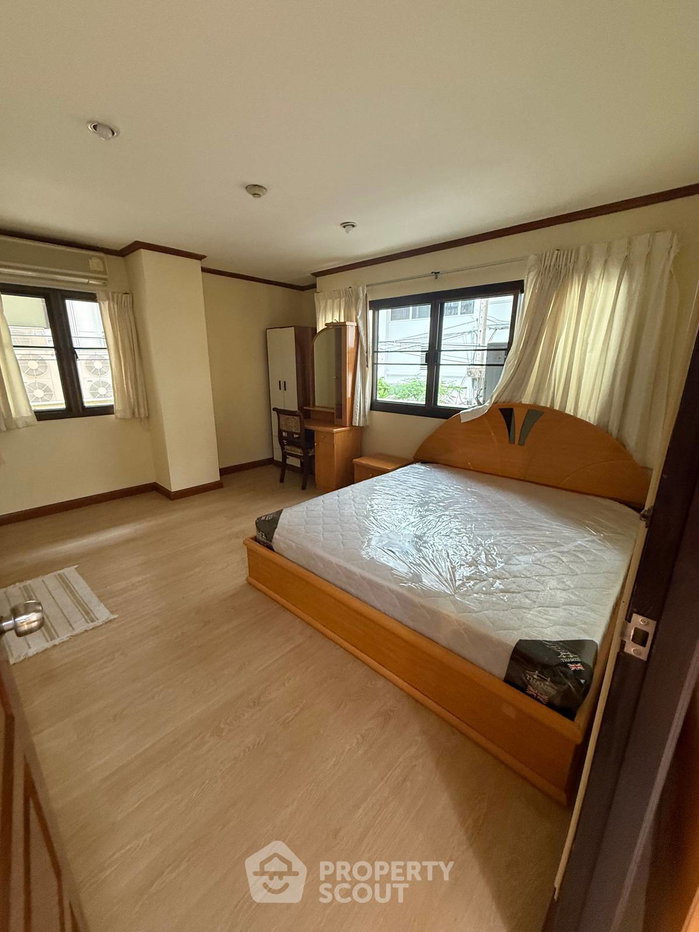 รูป คอนโด 2 ห้องนอน Aree Place สุขุมวิท 26 ใกล้ BTS พร้อมพงษ์ (ID 998963) - รูปที่ 12/16