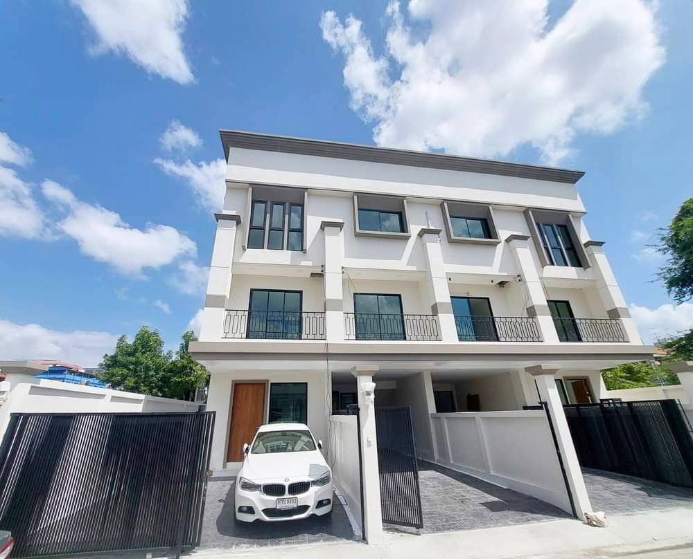 รูป พรีเมียมทาวน์โฮมใหม่สไตล์ Modern Classic บ้านใหม่ - รูปที่ 1/16