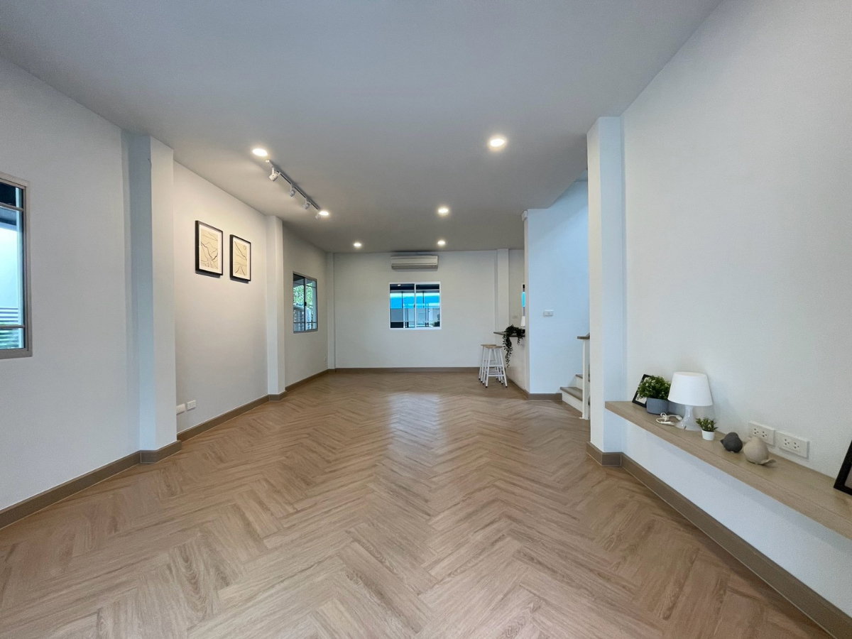 รูป ขาย บ้านเดี่ยวรีโนเวทใหม่ พร้อมพัฒน์ 1 หทัยราษฎร์ 39 แต่งสไตล์ MUJI Minimal พร้อมเข้าอยู่ ราคาคุ้มกว่าหลังอื่น - รูปที่ 5/34