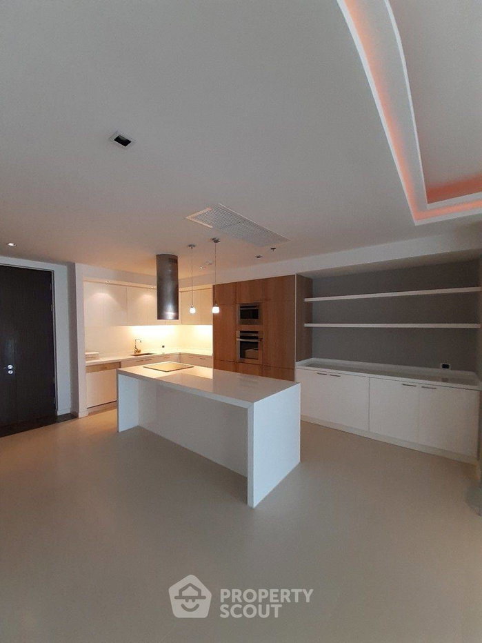 picture Pet-Friendly 2-BR 173 Sqm, High-Floor, The Lakes Bangkok (BTS Asoke) (ID 2244577) - 2/16