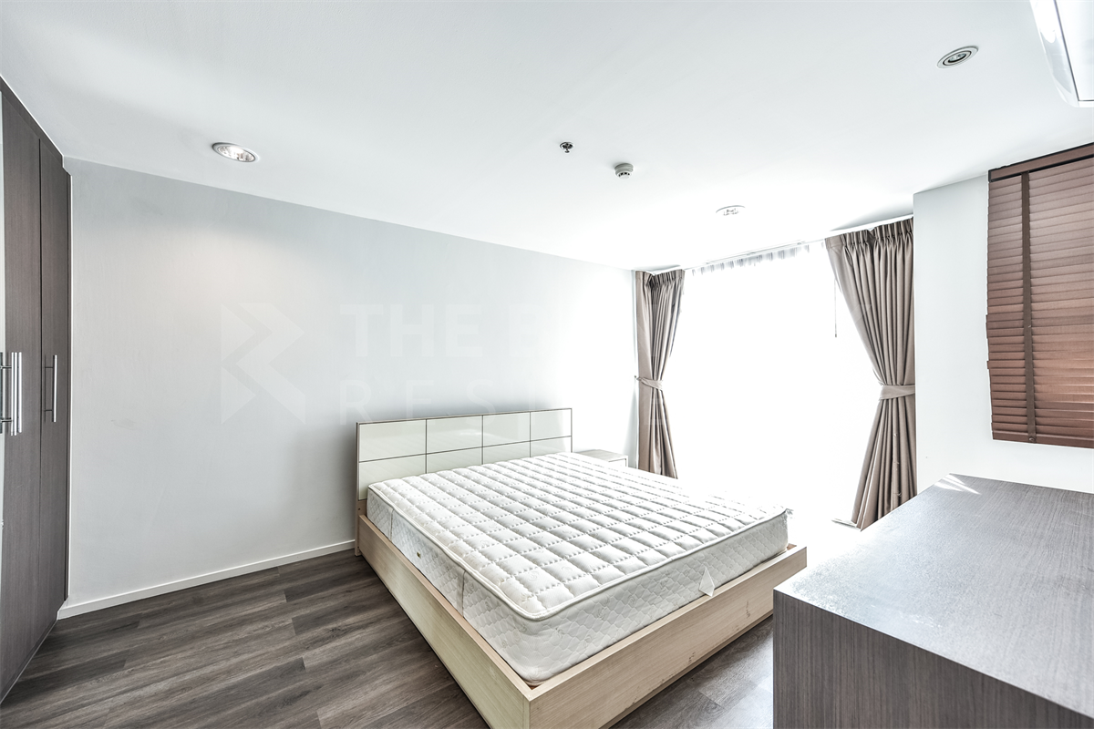 picture Serene Place near BTS Phrom Phong Comfortable and Ready to Move-in - 3/10
