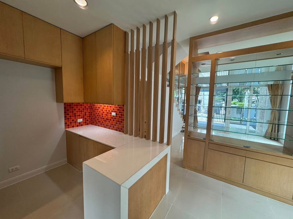 รูป R3124 ให้เช่าทาวน์เฮ้าส์ 3 ชั้น หลังมุม บ้านกลางเมือง เออร์บาเนี่ยน พระราม 9-ลาดพร้าว (ว่างค่ะ) - รูปที่ 4/32