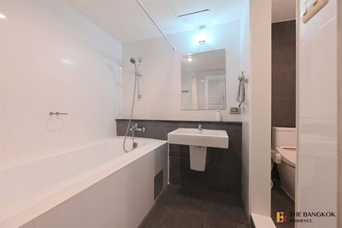 Acadamia Grand Tower near BTS Phrom Phong Ultimate Luxury Lifestyle with Convenience