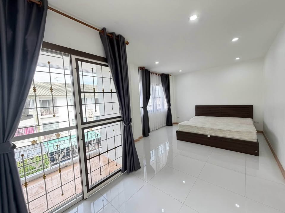 รูป R3125 ให้เช่าทาวน์โฮม 3 ชั้น ศุภาลัย วิลล์ เอกมัย รามอินทรานวลจันทร์ 64 เฟอร์ฯ ครบ (ว่างค่ะ) - รูปที่ 16/17