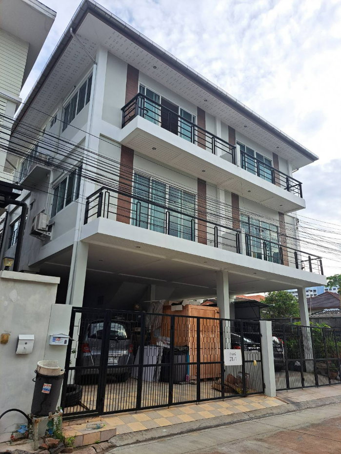 picture Home/Home Office in Soi Pattanakarn 50 - 3/14