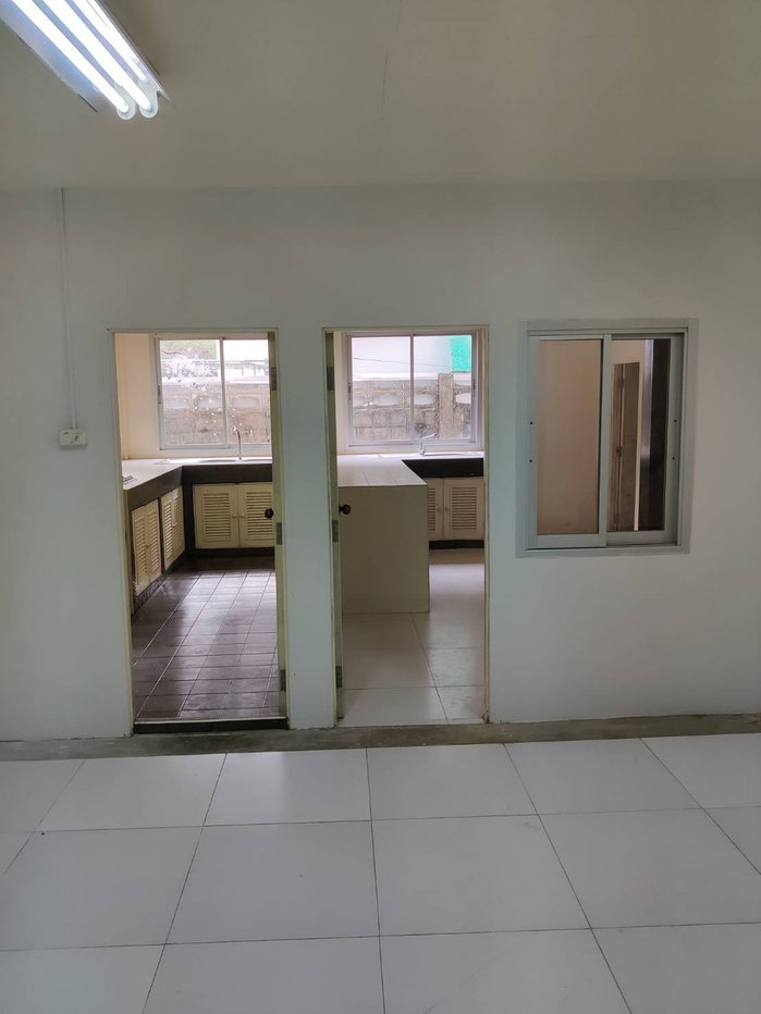 picture Home office & Warehouse / House & garage for rent - 3/12