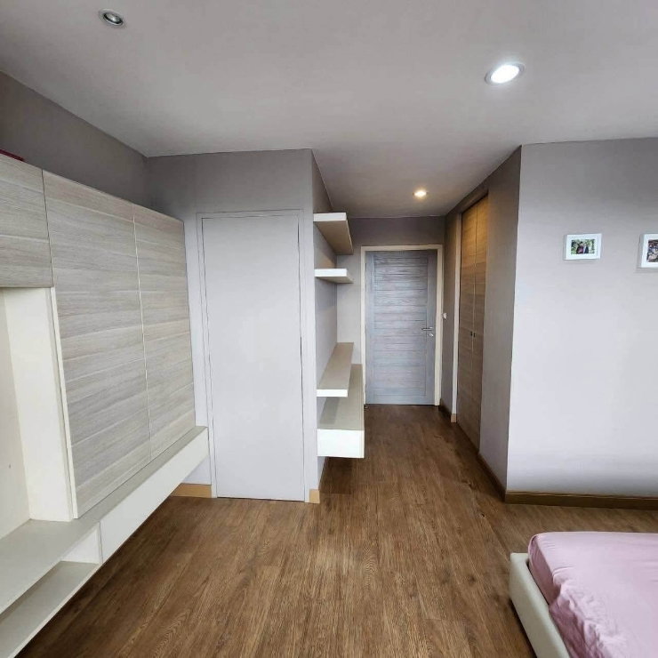 picture State Tower condo on Bang Rak Road, per square meter under 100,000 baht, river view. - 13/17