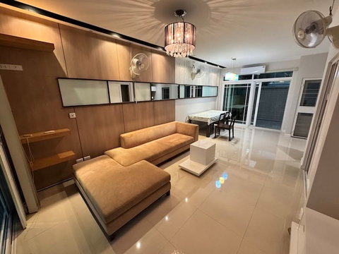 🔥 ปล่อยเช่าด่วน! ทาวน์โฮม 3 ชั้น "The Terrace ลาดพร้าว 71" โครงการคุณภาพจาก L&H บิ้วอินครบ จอดรถ 2 คัน ใกล้เซ็นทรัลอีสต์วิลล์!
