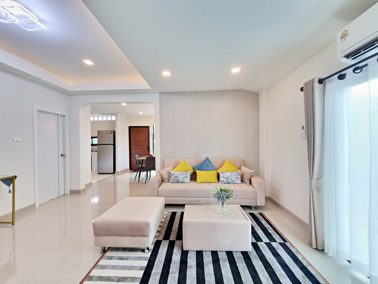 รูป Modern 3-Bedroom Corner House for Rent in East Pattaya - รูปที่ 3/17