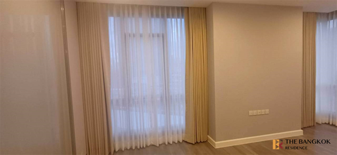 Easy Travel, Fully Utilized Space The Room Rama 4 near MRT Hua Lamphong Station