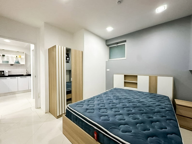picture Beachfront Sea View Condo for Sale Laguna Heights Wongamat - 13/19