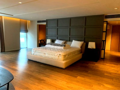 Condos for rent : S302 🔥 For Rent 📍 Rende Sukhumvit 23 📍 (Available from September 1st, 2026) 3 Bedrooms, 3 Bathrooms, Fully Furnished.