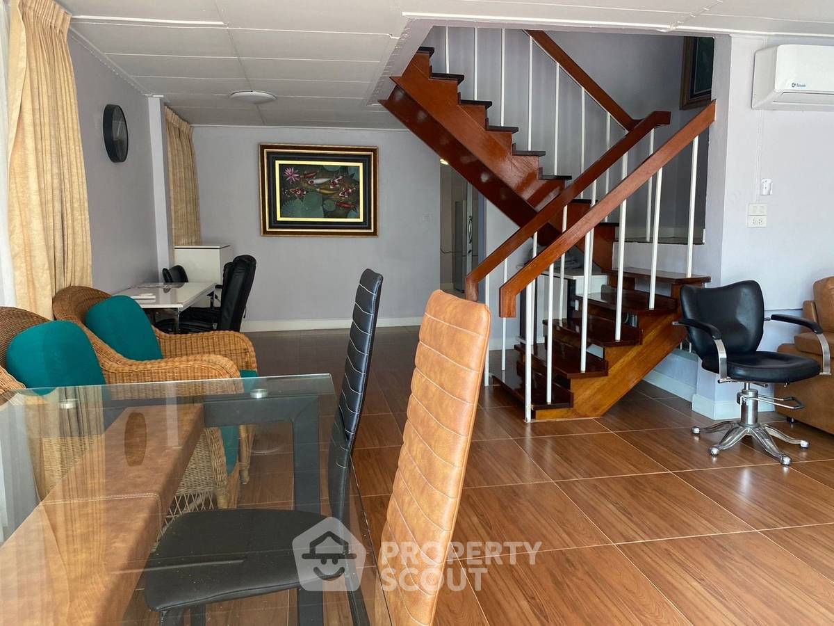 picture Pet-Friendly 4-BR House For Rent Near Bang Chak, Phra Khanong (ID 1549488) - 5/38