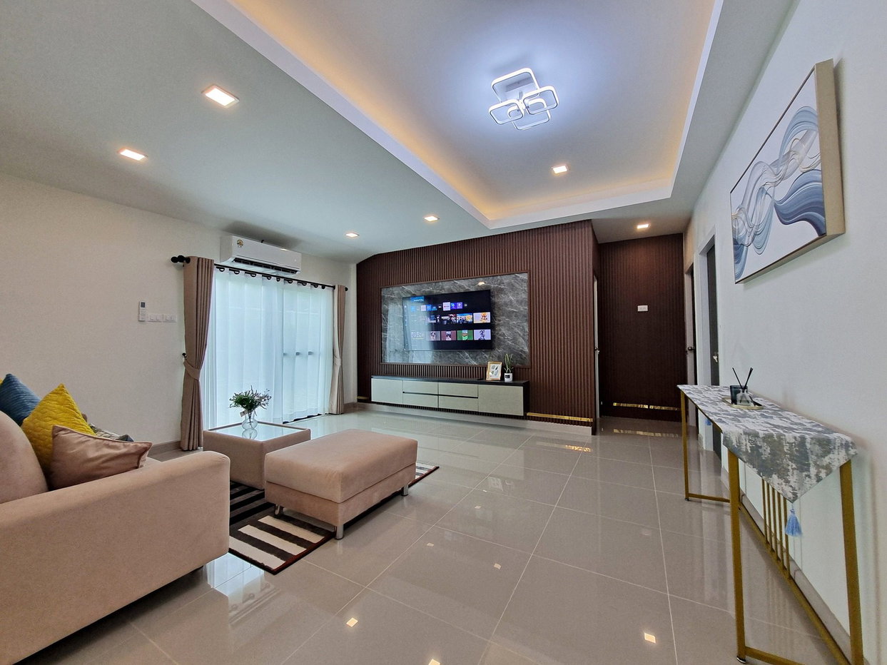 รูป Modern 3-Bedroom Corner House for Rent in East Pattaya - รูปที่ 2/17