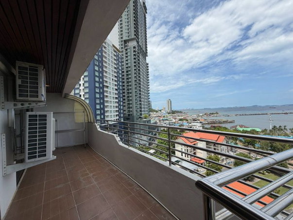 picture Condo for rent, Eastern Tower Sriracha, near Robinson Department Store and the beach. - 11/14