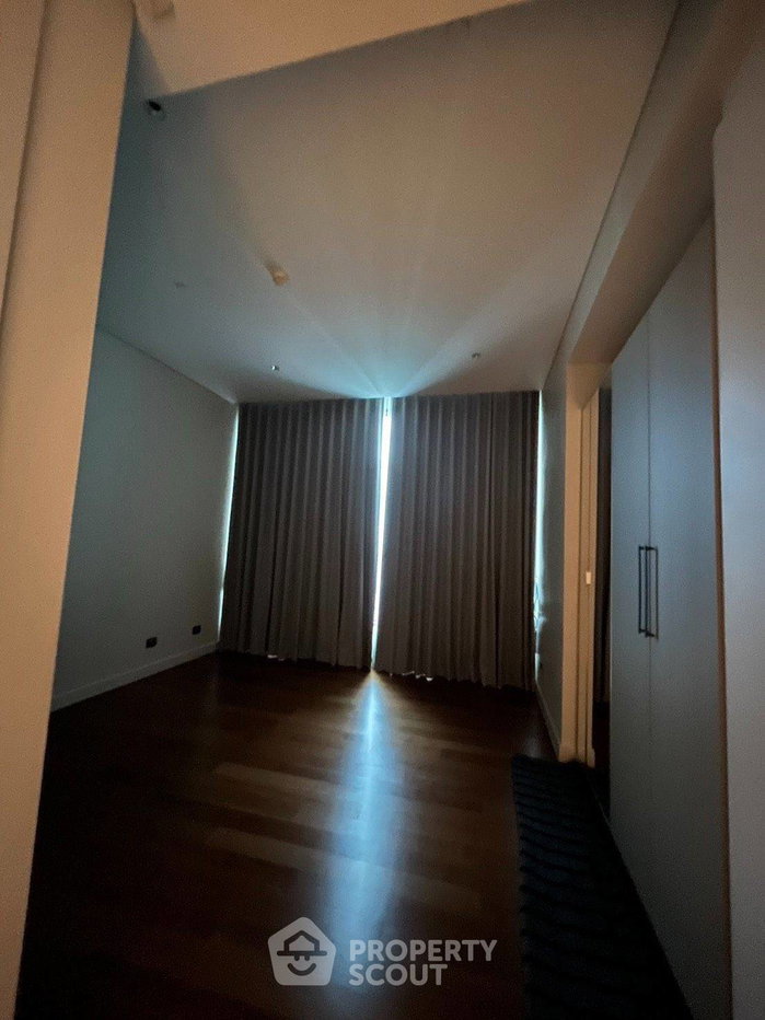 picture 2-BR Condo At Sindhorn Residence, High-Floor 32nd, BTS Ratchadamri (ID 3153876) - 6/15
