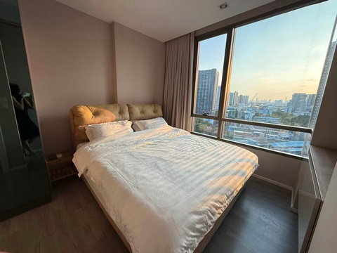 S296 🔥For Rent 📍 The Room Sukhumvit 69 📍 Ready to move in. Next to BTS Phra Khanong. Fully furnished with appliances.