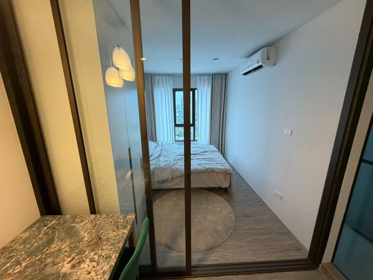 รูป รีเจ้นท์โฮม วุฒากาศ | ชั้นสูง 31 หันหน้าไปทางทิศใต้ 1 ห้องนอน ประตูบานเลื่อนกระจก 10,000 บาท / เดือน - รูปที่ 5/10