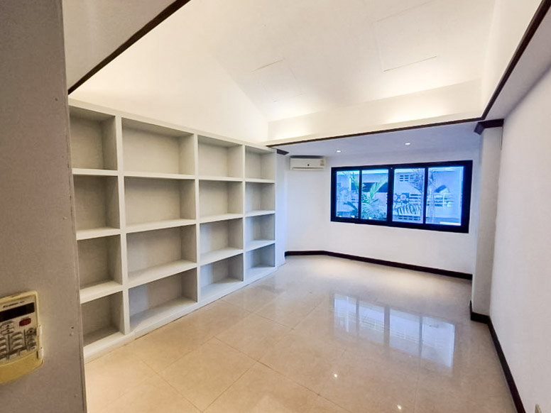 รูป Beachfront Townhouse for Sale Dongtan Beach Pattaya - รูปที่ 5/15