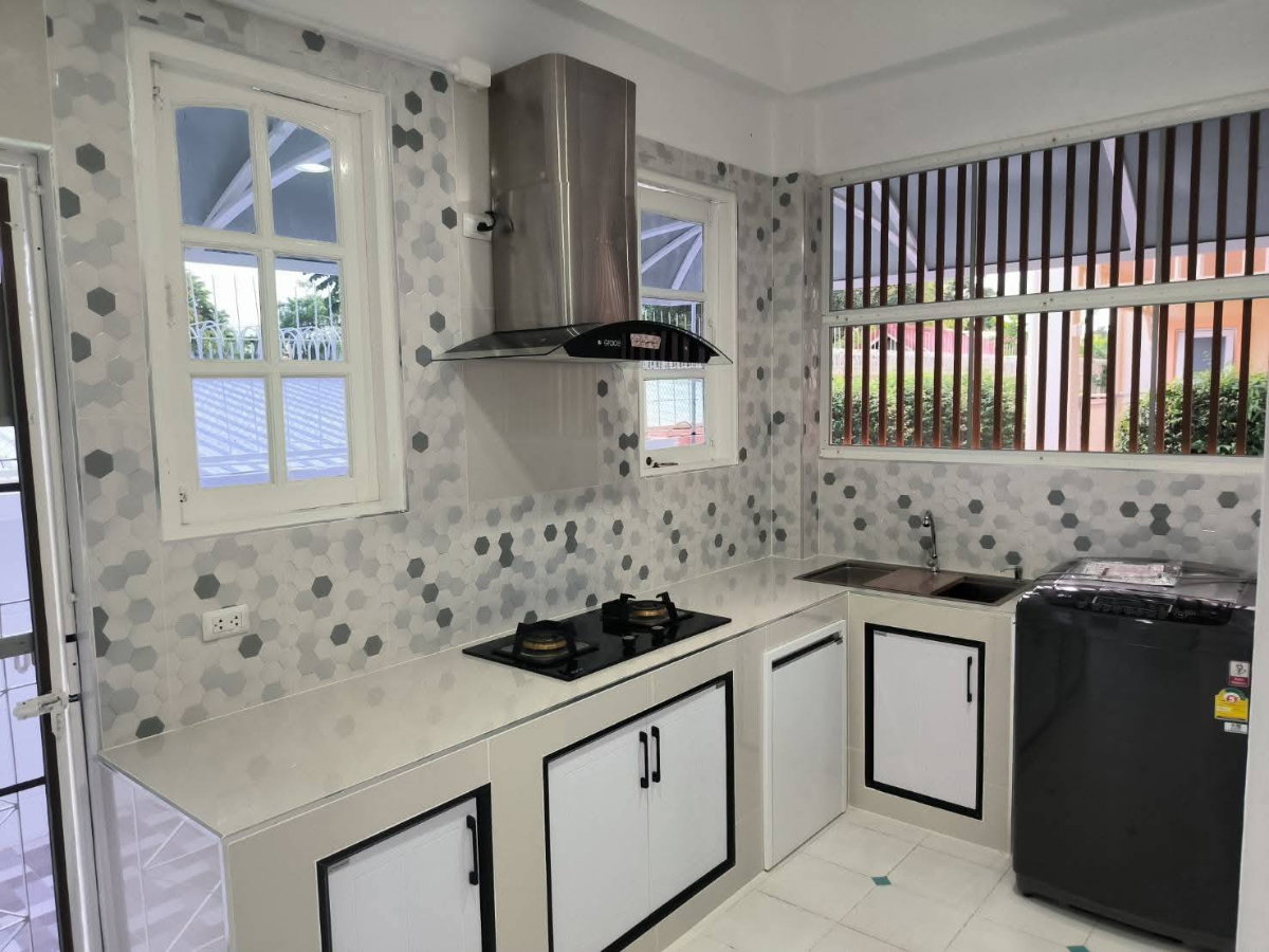 รูป บ้านเดี่ยวให้เช่า หมู่บ้านภานน สันผีเสื้อ เชียงใหม่ เฟอร์นิเจอร์และเครื่องใช้ไฟฟ้าครบ เข้าอยู่ได้ทันที (R1404) T.0946511456 - รูปที่ 7/10
