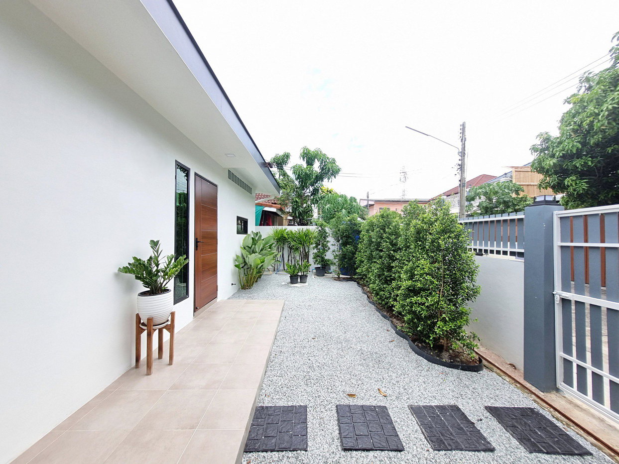 รูป Modern 3-Bedroom Corner House for Rent in East Pattaya - รูปที่ 15/17