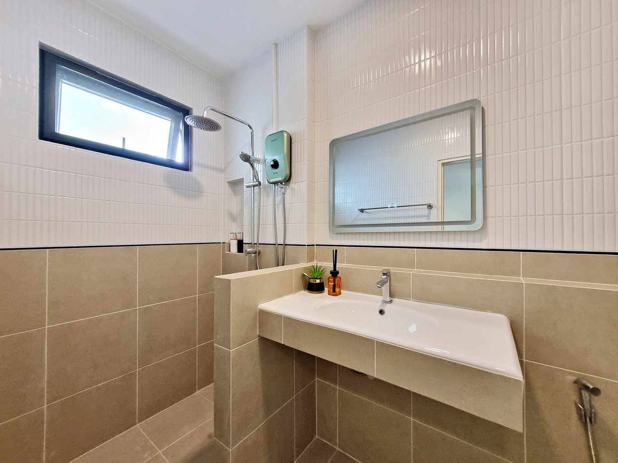 รูป Modern 3-Bedroom Corner House for Rent in East Pattaya - รูปที่ 14/17