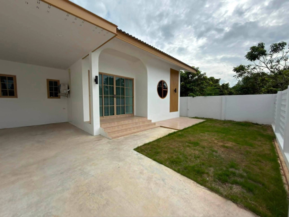 picture Single house, minimalist style, available for rent. 110 sq m. 2 bedrooms. - 11/12