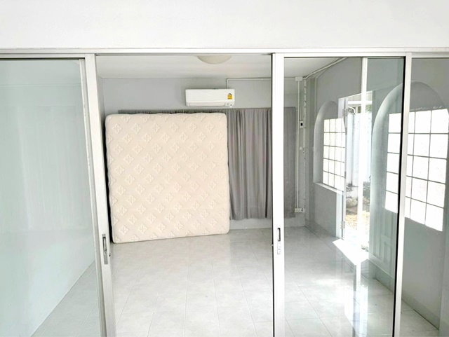 รูป ใกล้ MRT บางซ่อน และ Gateway at Bangsue บ้านเดี่ยว 3 ห้องนอน 2 ห้องน้ำ  61 ตร.ว. 198 ตร.ม.  ให้เช่าบ้านเดี่ยว 2 ชั้น บางซื่อ ประชาชื่น 2 - รูปที่ 2/7