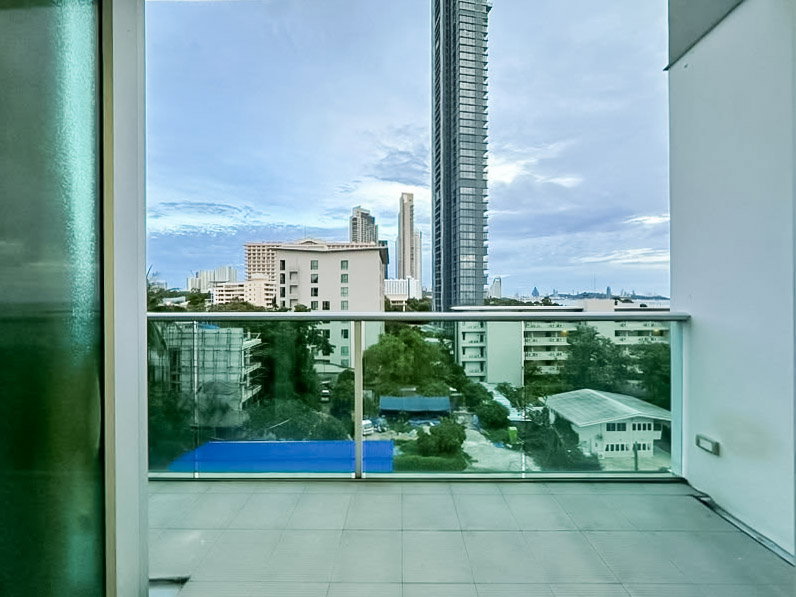 picture Beachfront Sea View Condo for Sale Laguna Heights Wongamat - 17/19
