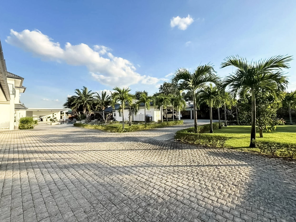 picture 8 Bedroom Luxury Estate for Sale Mabprachan Pattaya - 23/28