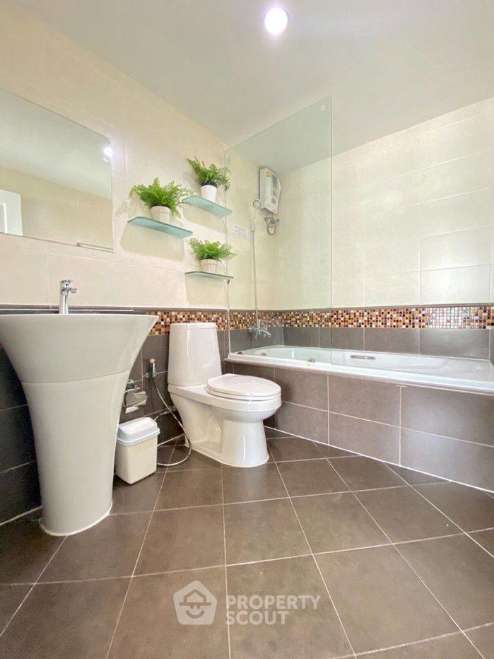 picture Well-Priced 2-BR Condo, Waterford Sukhumvit 50, Near BTS On Nut (ID 995309) - 19/23