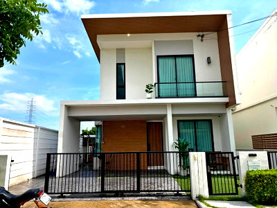 เช่าบ้านแฝด สมุทรปราการ : R3122 ให้เช่าบ้านแฝดสไตล์บ้านเดี่ยวหลังริม Como Bianca (ว่างค่ะ) ใกล้เมกาบางนา