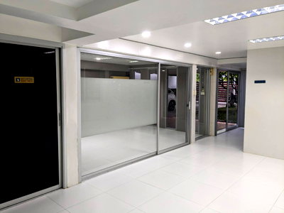 Houses for rent Ramkhamhaeng Road : Home office & Warehouse / House & garage for rent