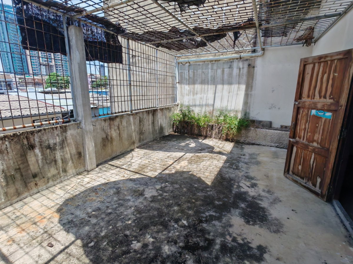 picture Shophouse for rent in Charoen Nakhon Soi 53, 2 units 5 floors including rooftop. - 24/26