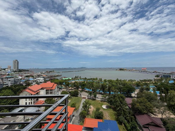 picture Condo for rent, Eastern Tower Sriracha, near Robinson Department Store and the beach. - 13/14
