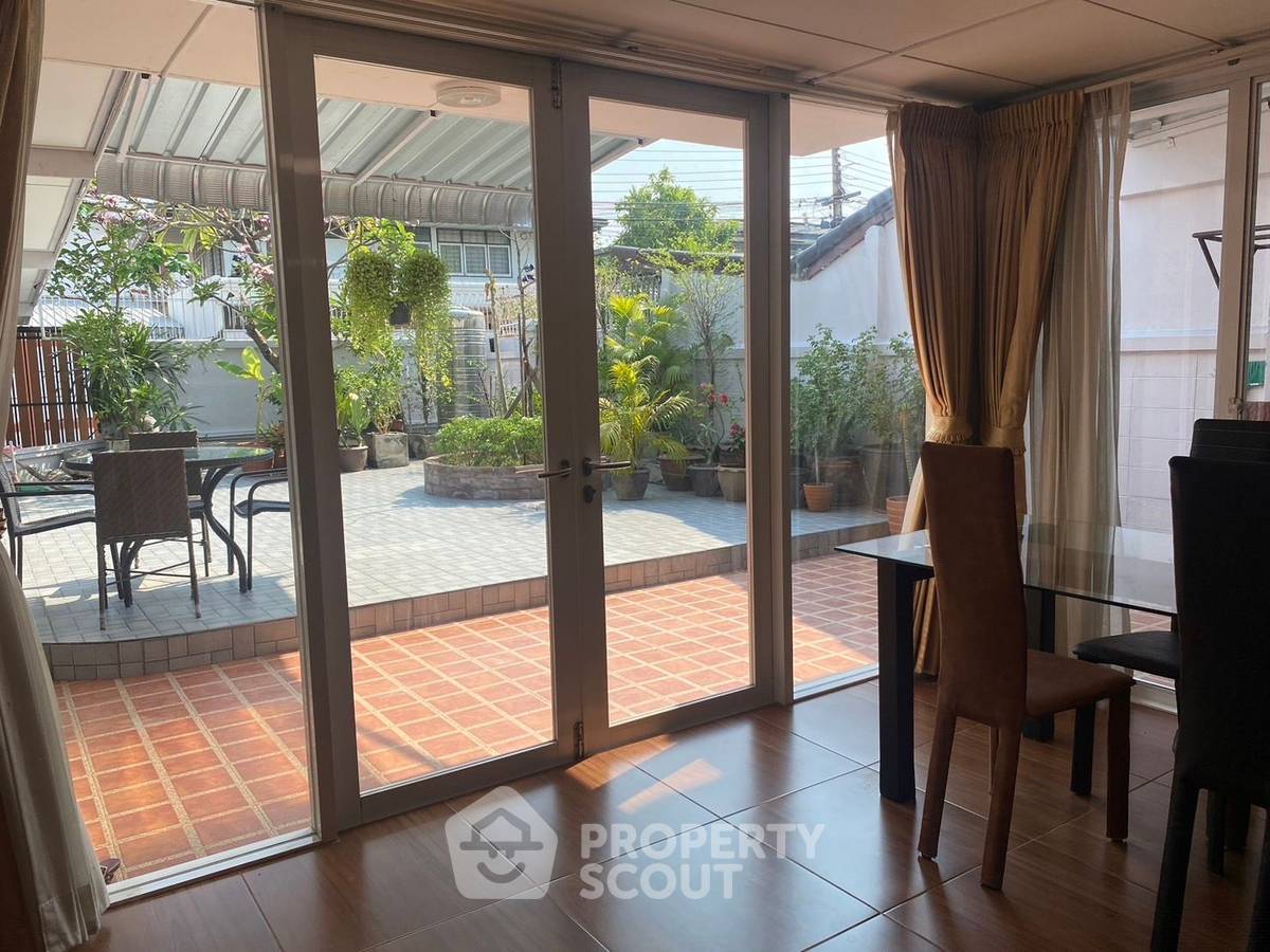 picture Pet-Friendly 4-BR House For Rent Near Bang Chak, Phra Khanong (ID 1549488) - 38/38