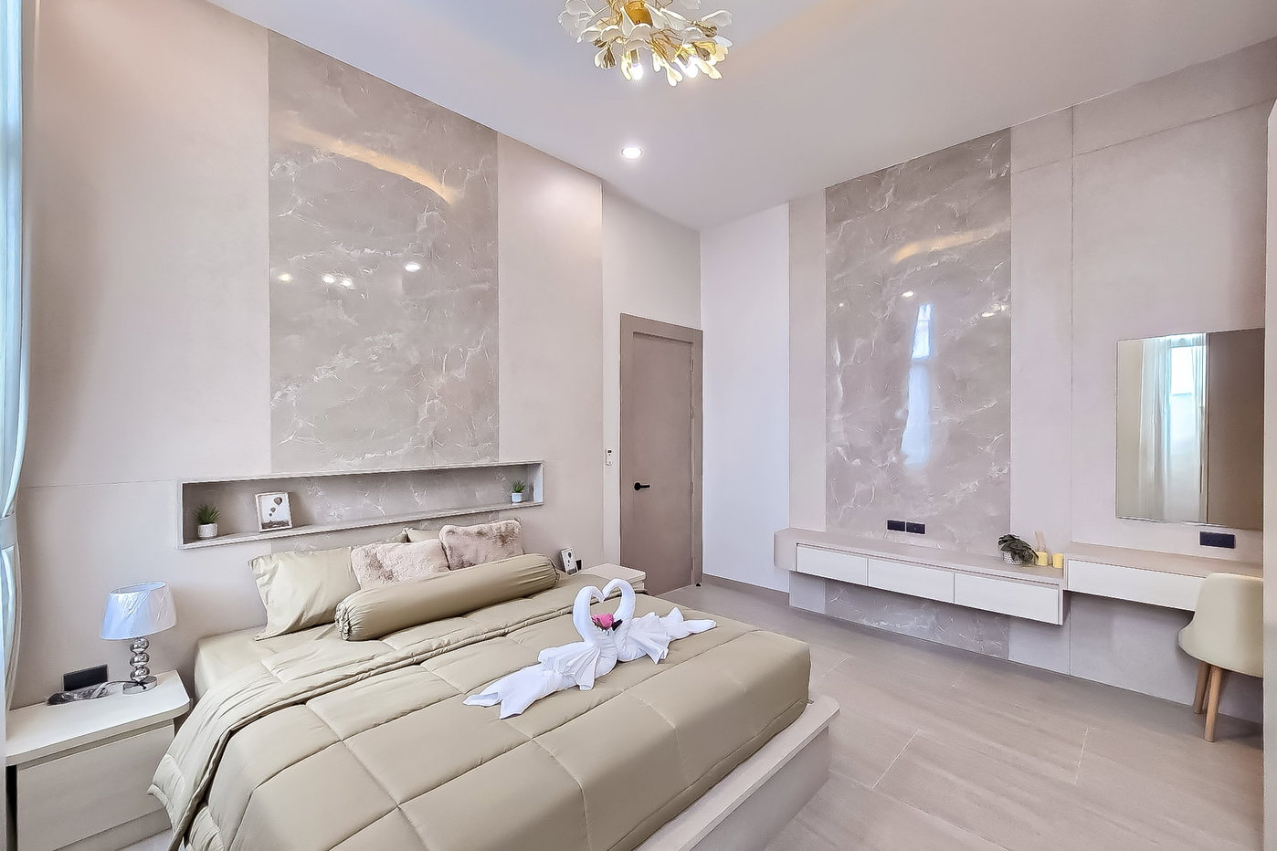 รูป High End Pool Villa for Sale East Pattaya 4 Bed Private Pool - รูปที่ 6/21