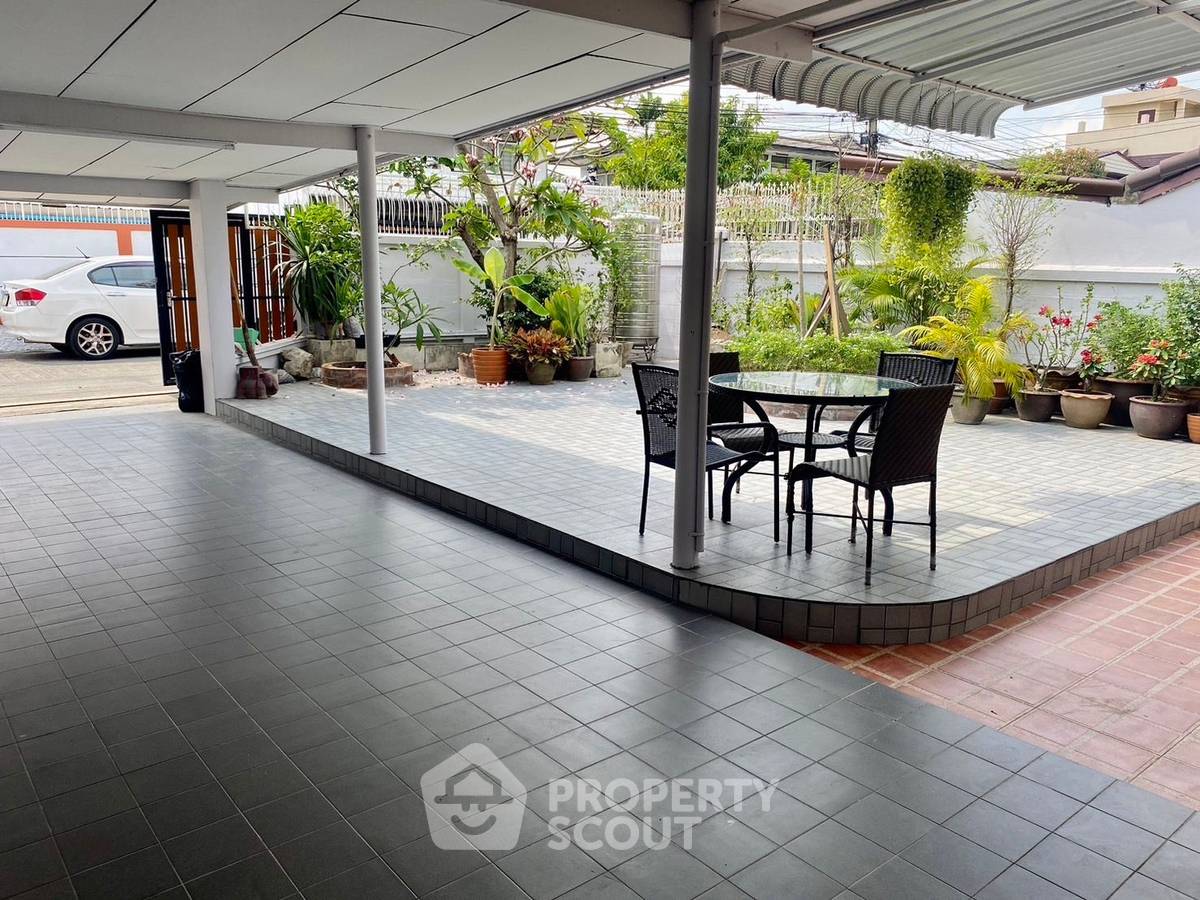 picture Pet-Friendly 4-BR House For Rent Near Bang Chak, Phra Khanong (ID 1549488) - 8/38